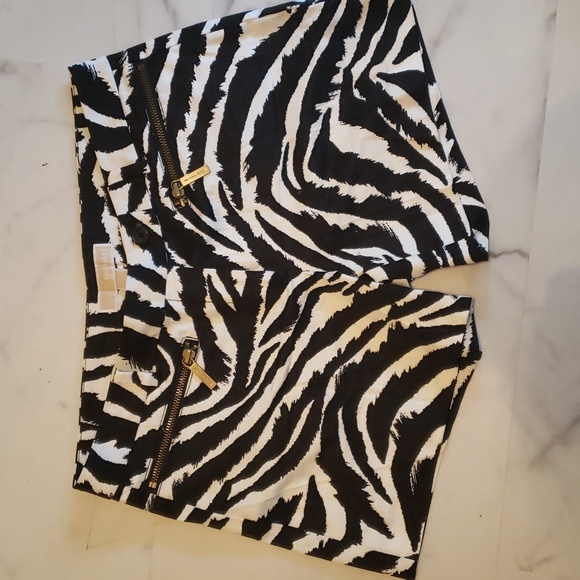 Michael Kors Shorts - Picture 2 of 5